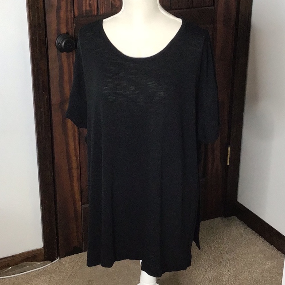 Old Navy black maternity short sleeve t-shirt size XL.